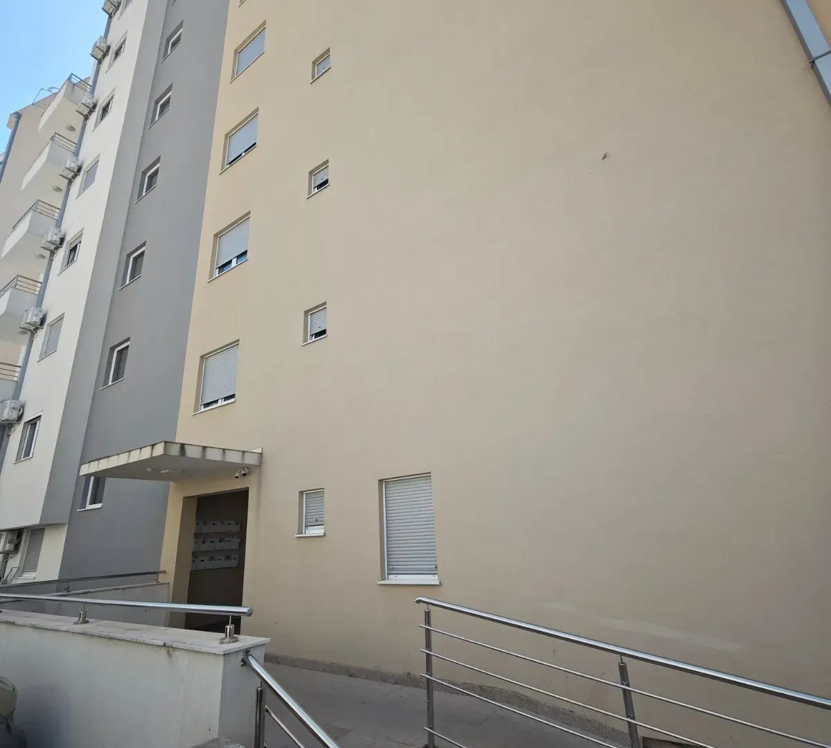 Izdavanje, jednosoban stan, 43m², Maslinjak, Budva