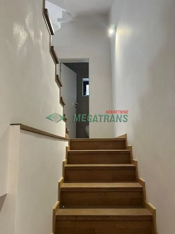 Rent, house, 247m², Petrovaradin, Novi Sad