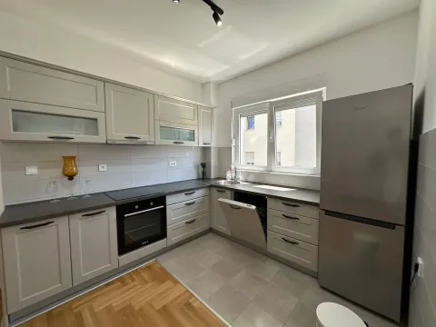Rent, four bedroom apartment, 129m², Bečići, Budva - image 9