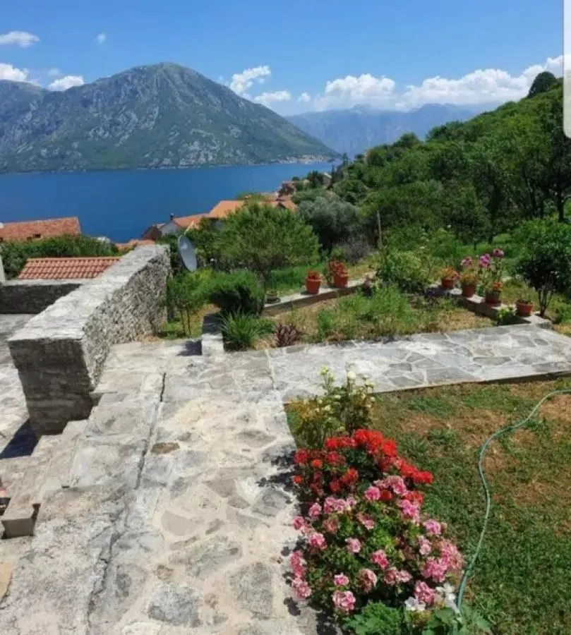 Rent, house, 170m², Kostanjica, Kotor