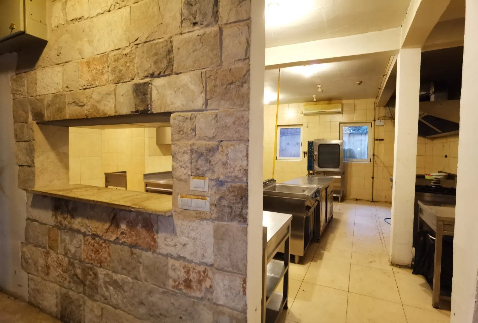 Prodaja, poslovni prostor, 173m², Petrovac, Budva
