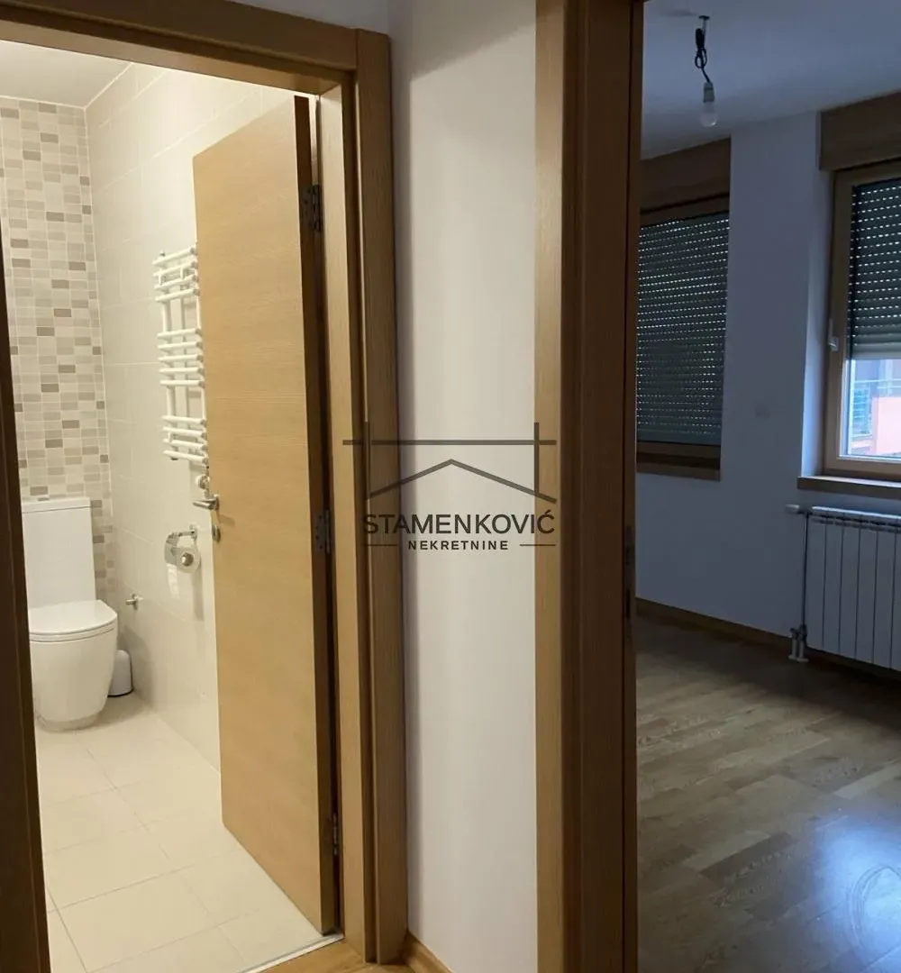 Izdavanje, dvosoban stan, 62m², Centar, Novi Sad