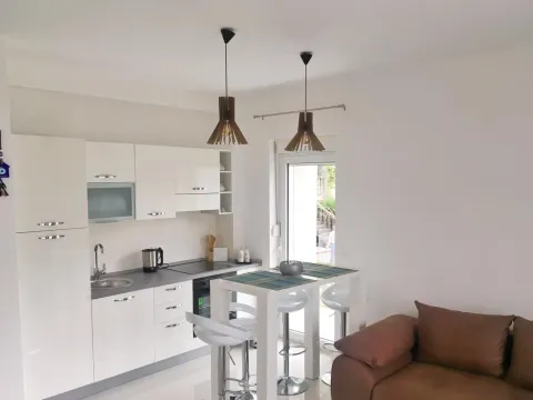 Izdavanje, jednosoban stan, 45m², Kotor, Crna Gora - image 17