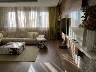 Izdavanje, stan, 204m², Bulevar Oslobodjenja, Novi Sad Sve Podlokacije - image 2