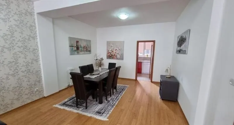 Izdavanje, trosoban stan, 88m², Kalenić Pijaca, Vračar Sve Podlokacije