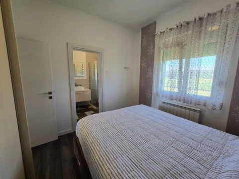 Izdavanje, kuća, 125m², Golubovci, Podgorica - image 6