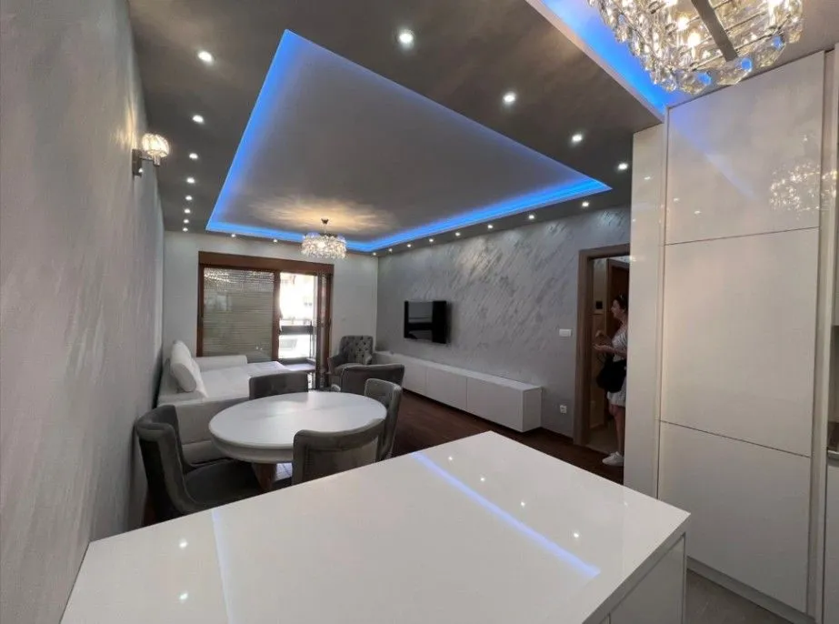 Izdavanje, dvosoban stan, 72m², Master Kvart, Podgorica