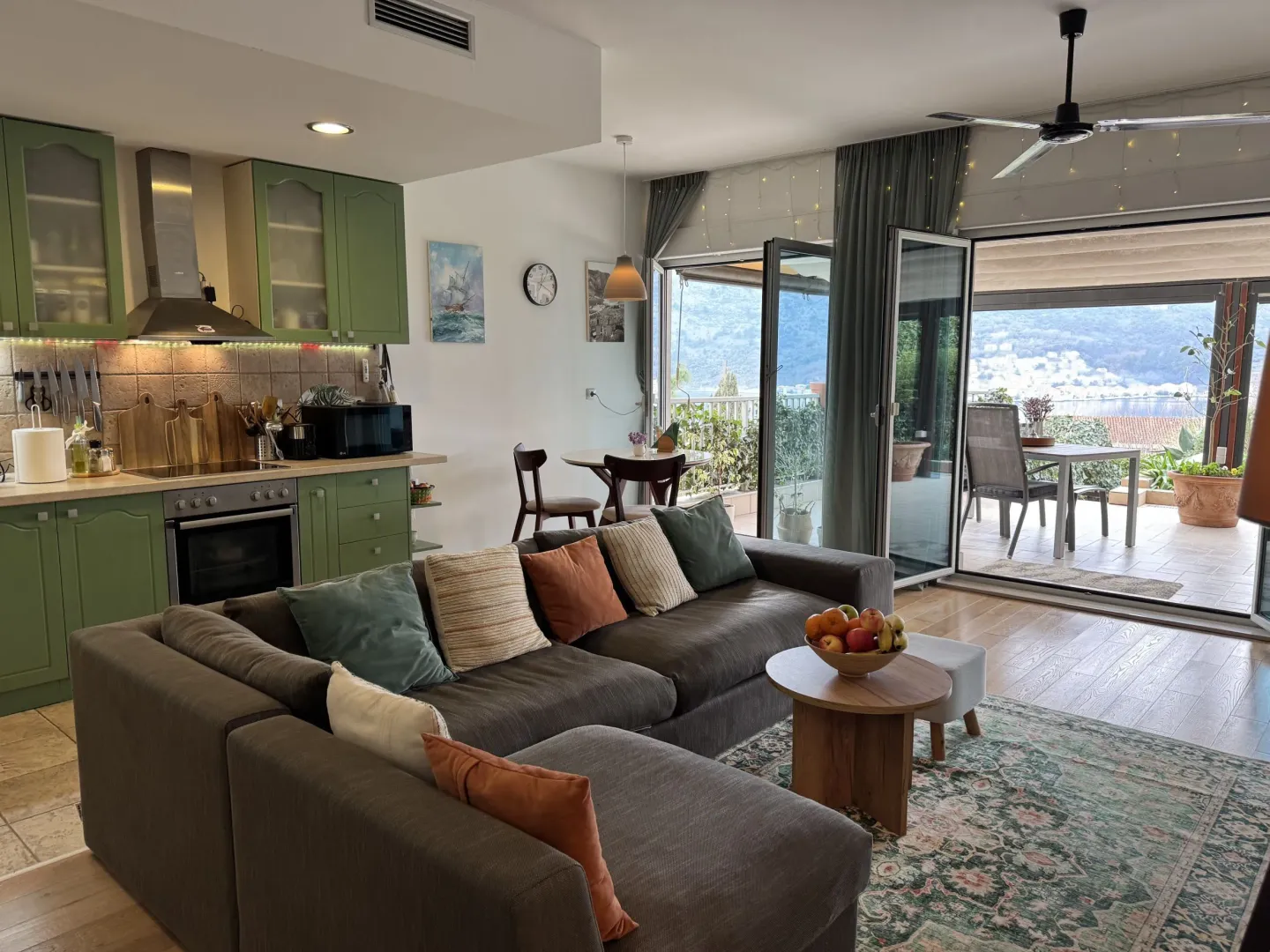 Prodaja, trosoban stan, 74m², Dobrota, Kotor
