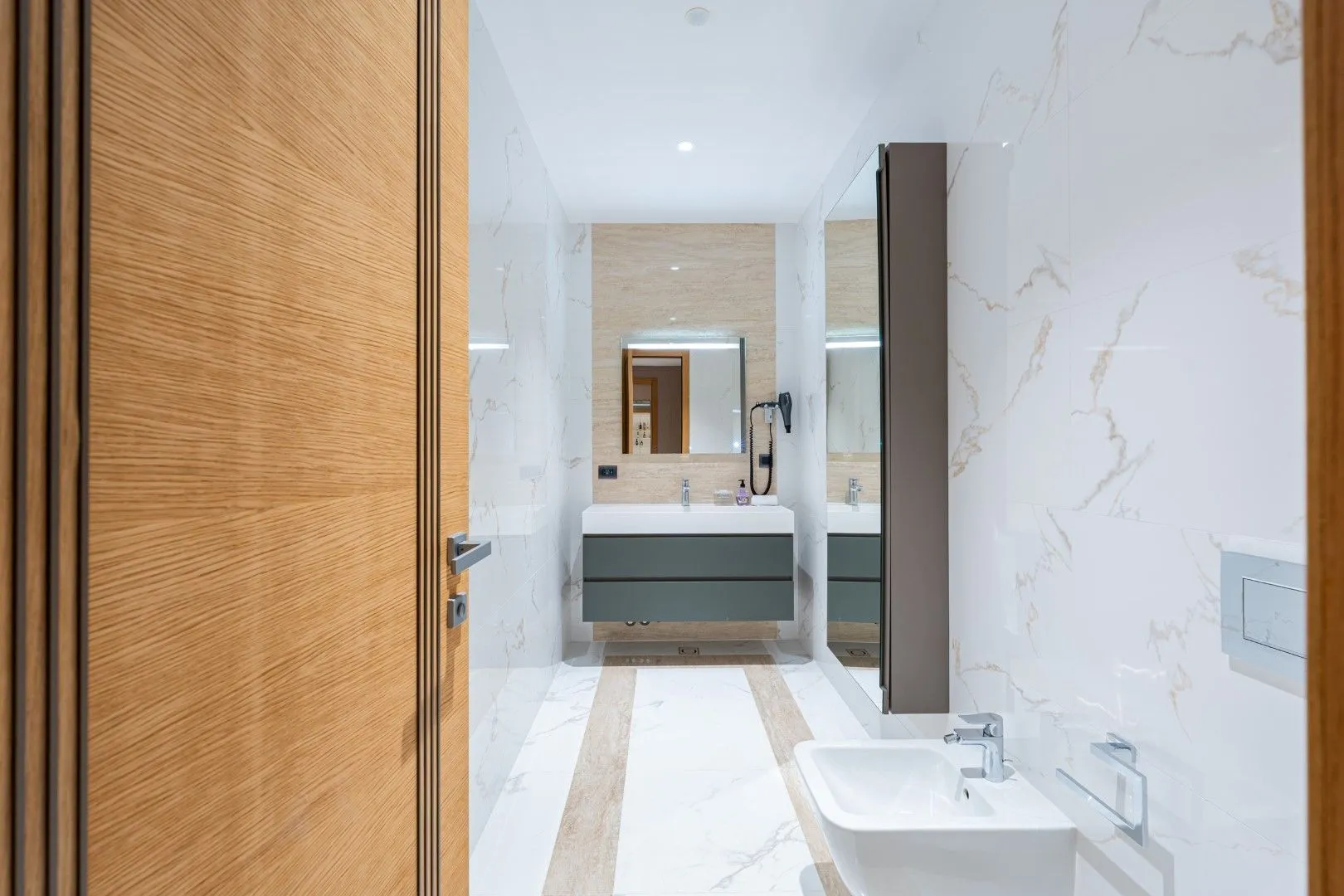 Prodaja, stan, 713m², Đuraševići, Tivat