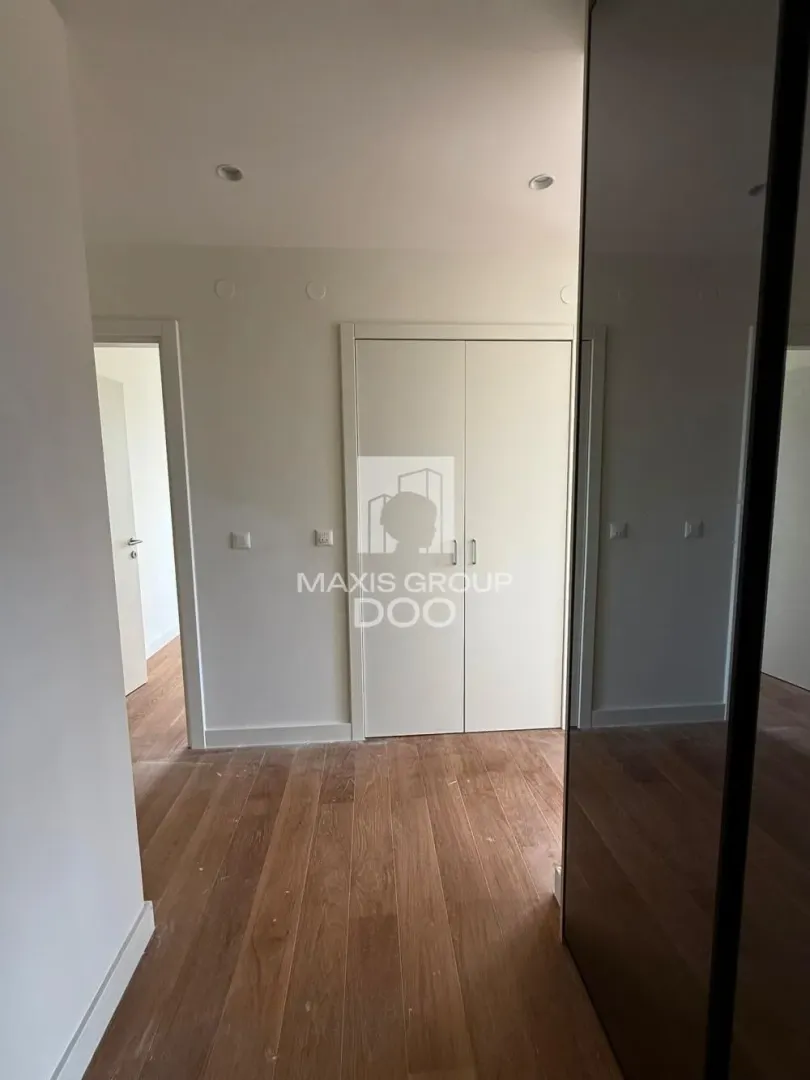 Izdavanje, trosoban stan, 80m², Savski Venac, Beograd