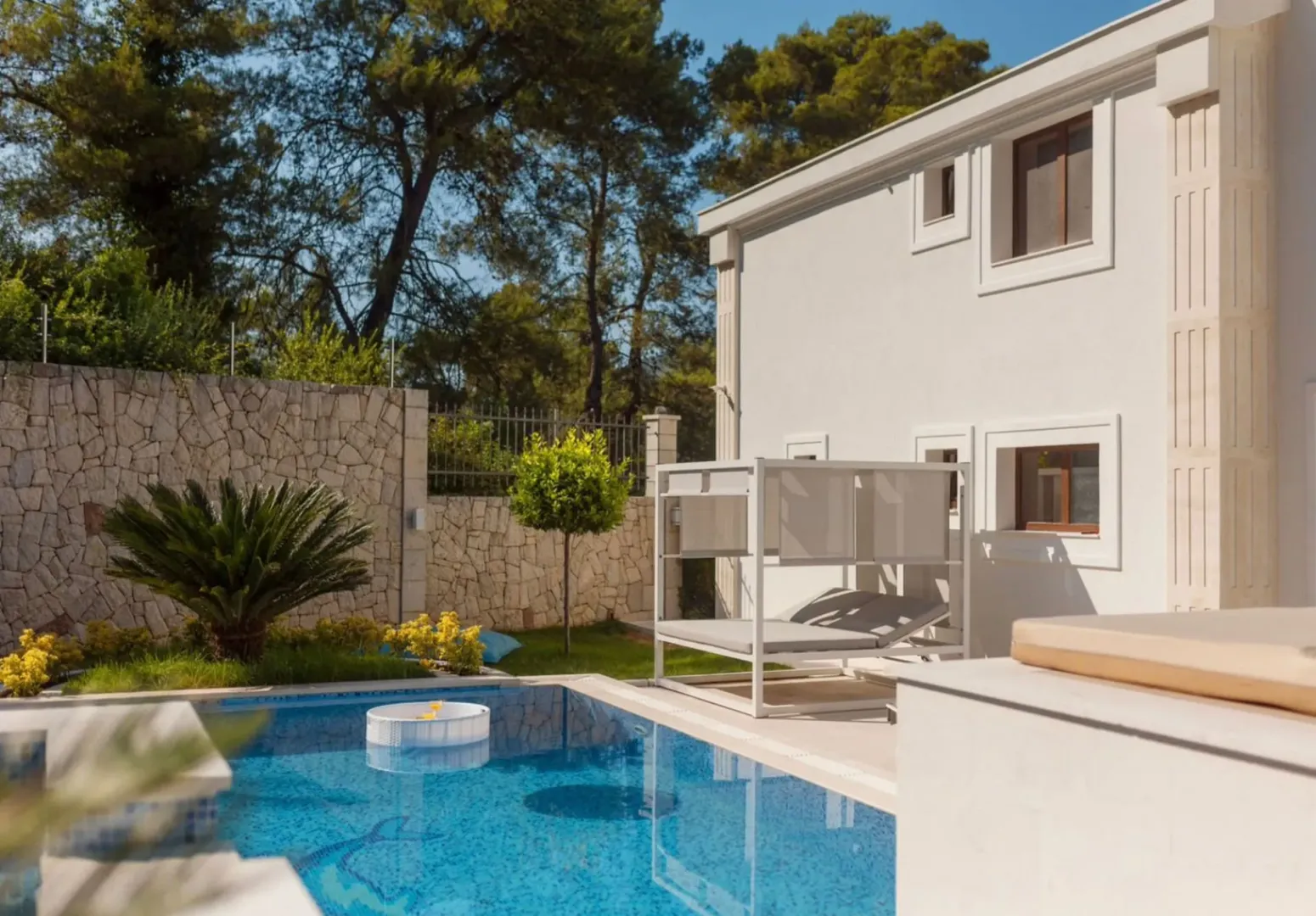 Rent, house, 400m², Dumidran, Tivat