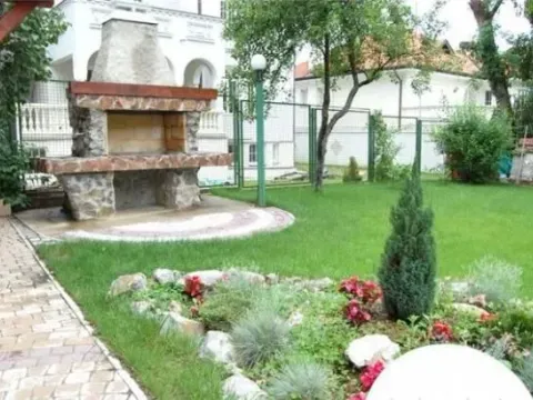 Izdavanje, stan, 300m², Savski Venac, Beograd - image 9