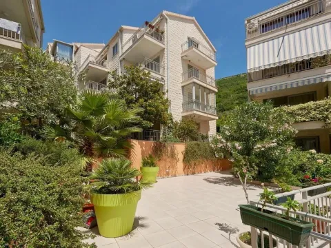Sale, one bedroom apartment, 68m², Petrovac, Budva - image 6