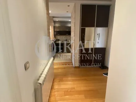 Izdavanje, trosoban stan, 95m², Savski Venac, Beograd - image 8