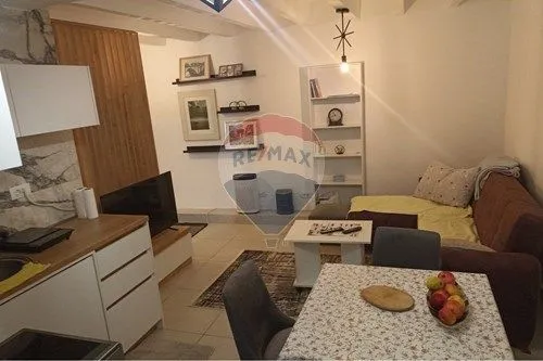 Izdavanje, jednosoban stan, 43m², Podgorica, Crna Gora