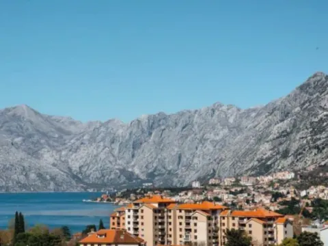 Izdavanje,  stan, 91m2, Škaljari, Kotor