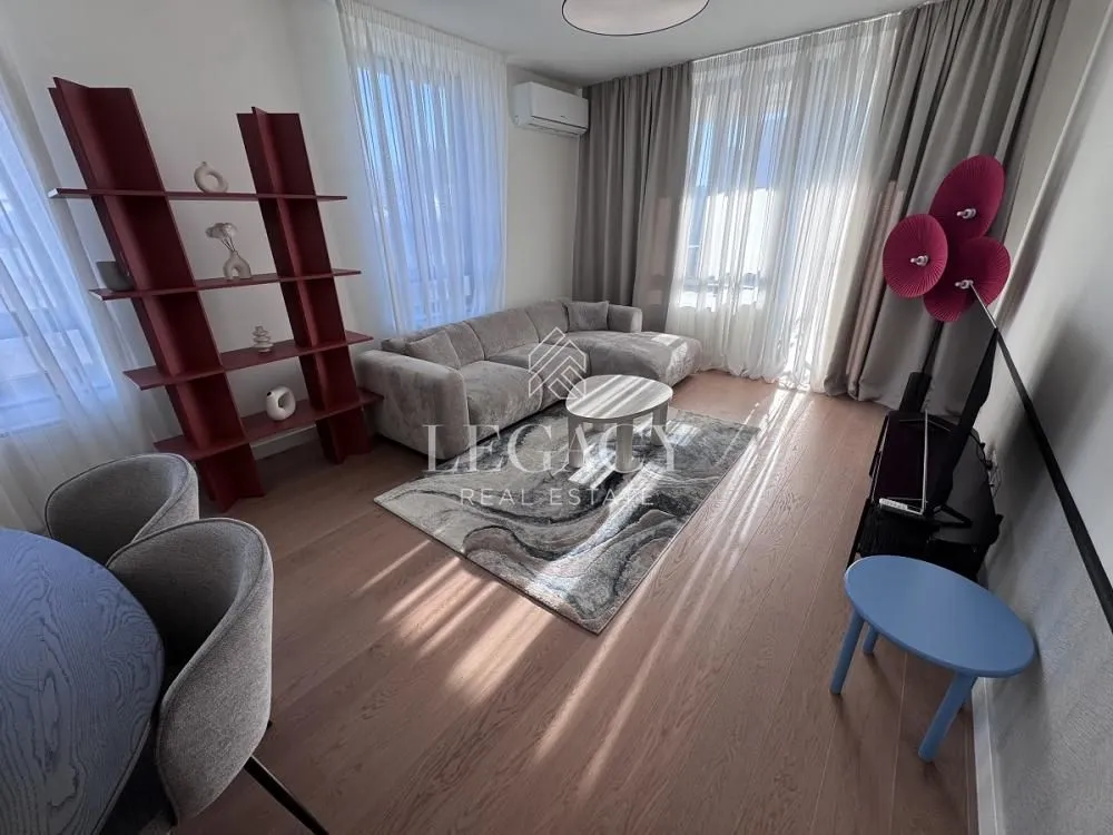 Izdavanje, trosoban stan, 83m², Savski Venac, Beograd