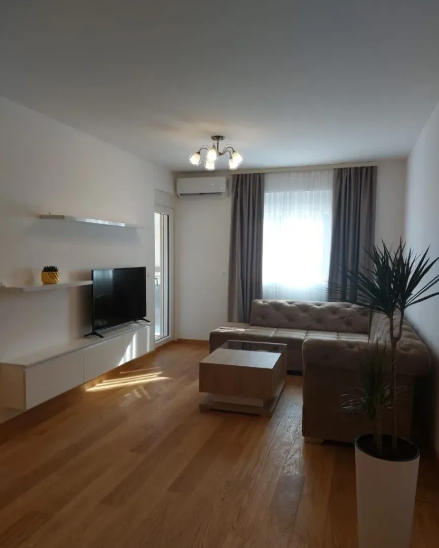 Izdavanje, jednosoban stan, 48m², New City, Podgorica