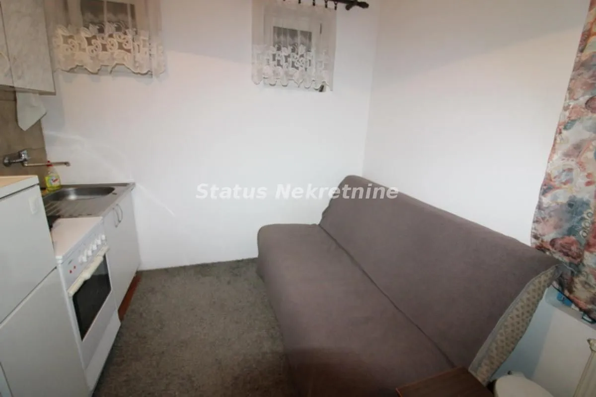 Prodaja, kuća, 429m², Vidovdansko naselje, Novi Sad Sve Podlokacije
