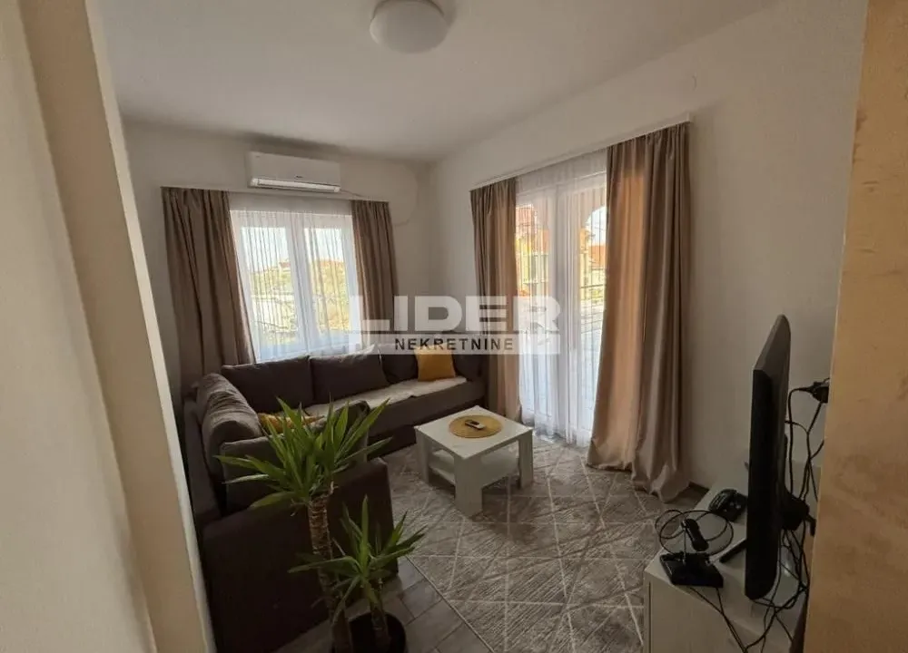 Izdavanje, trosoban stan, 115m², Jajinci, Voždovac Sve Podlokacije