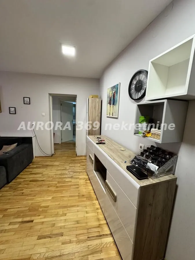 Izdavanje, dvosoban stan, 52m², Podbara, Novi Sad Sve Podlokacije