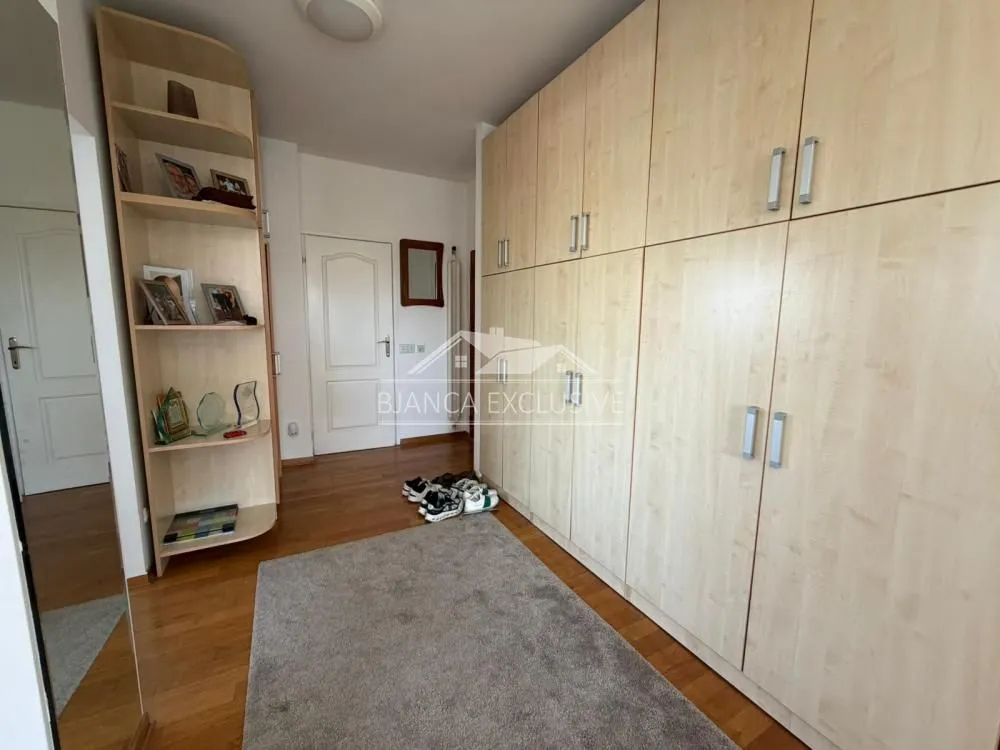 Prodaja, dvosoban stan, 64m², Savski Venac, Beograd