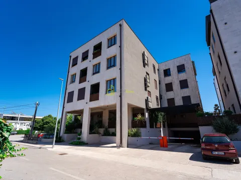 Sale, two bedroom apartment, 80m², Gornja Gorica, Podgorica - image 13