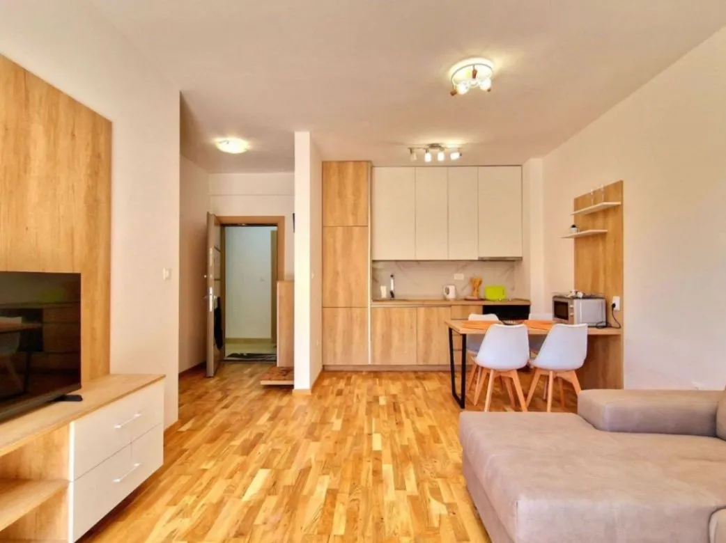 Izdavanje, jednosoban stan, 50m², Bečići, Budva