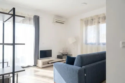 Rent, two bedroom apartment, 41m², Budva, Crna Gora - image 2