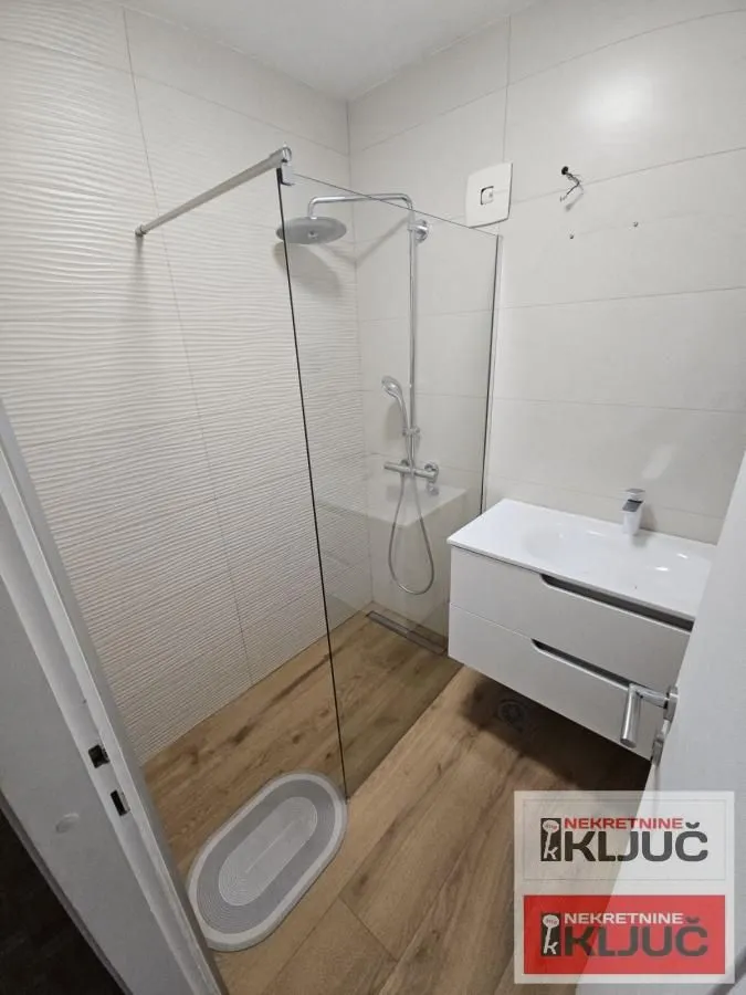 Prodaja, trosoban stan, 75m², Socijalno, Novi Sad Sve Podlokacije