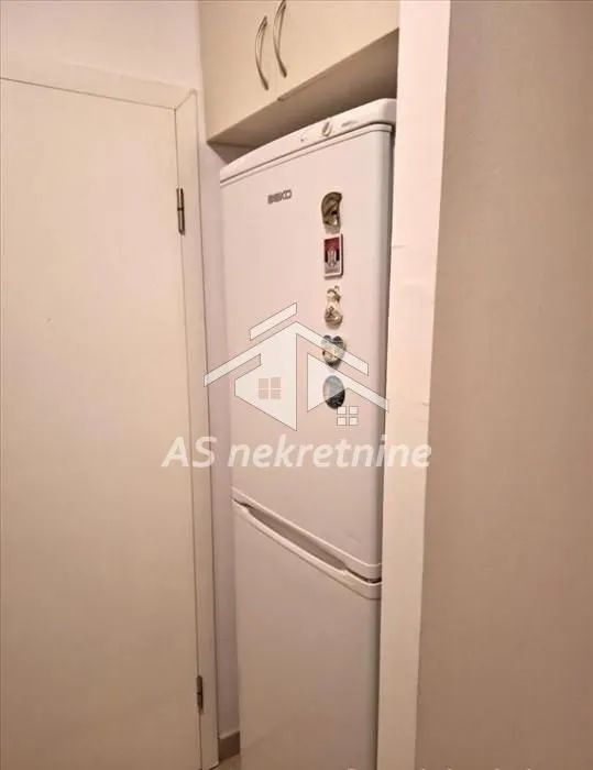 Izdavanje, četvorosoban stan, 105m², Crveni Krst, Beograd