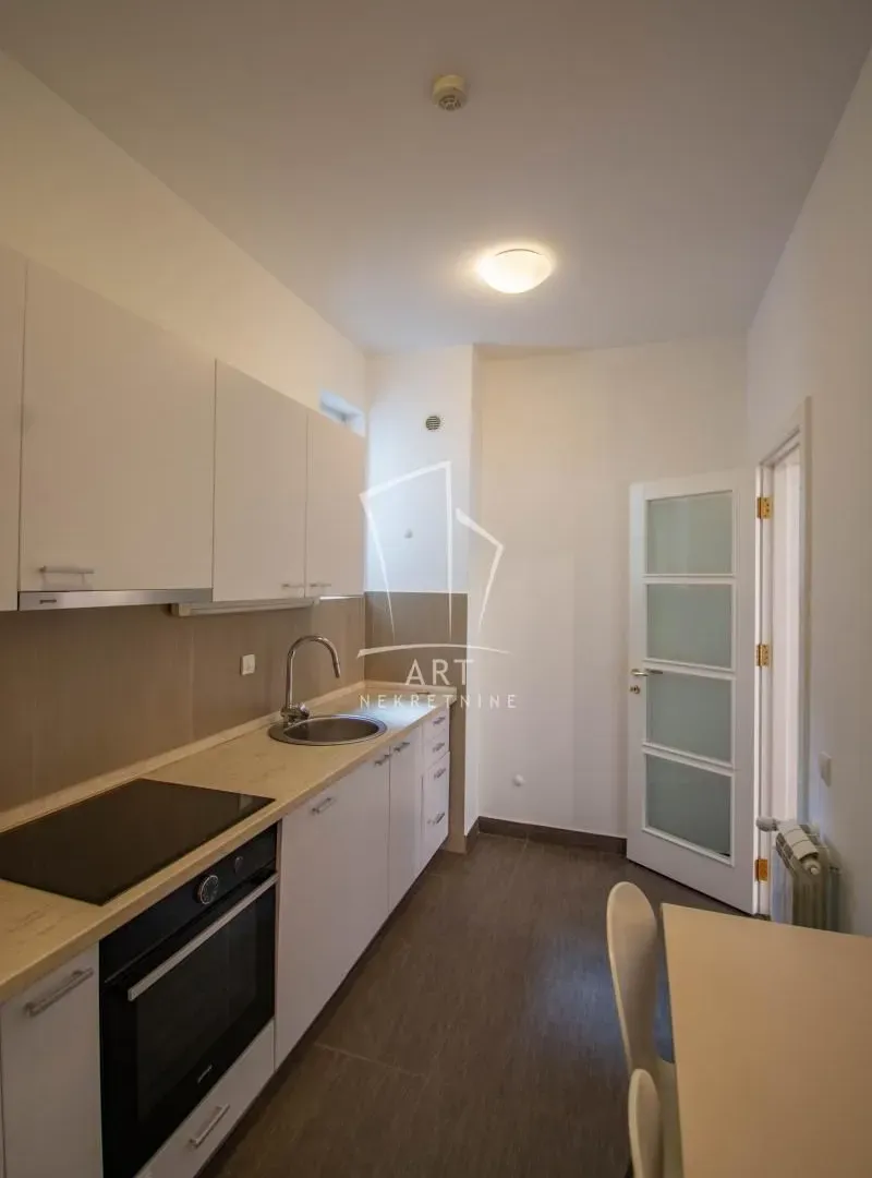 Izdavanje, trosoban stan, 94m², Vračar Hram, Vračar Sve Podlokacije