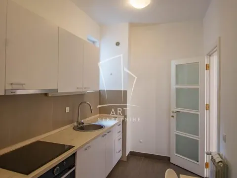 Izdavanje, trosoban stan, 94m², Vračar Hram, Vračar Sve Podlokacije - image 16