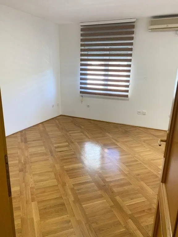Rent, office space, 49m², Preko Morače, Podgorica