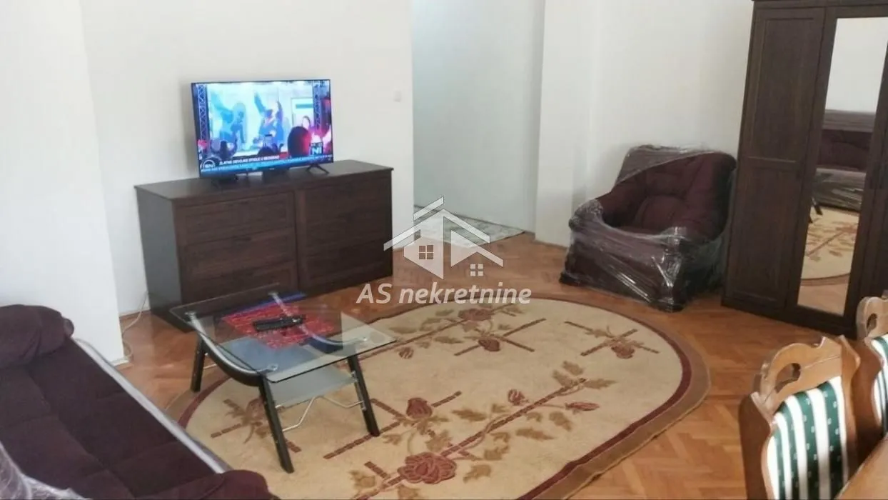 Izdavanje, trosoban stan, 80m², Savski Venac, Beograd