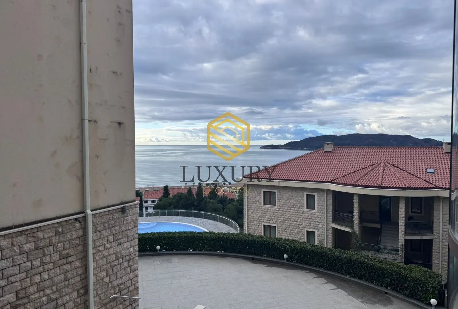 Rent, one bedroom apartment, 70m², Bečići, Budva