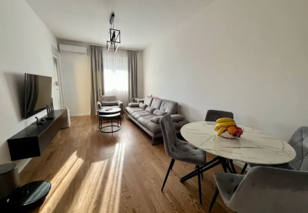 Izdavanje, jednosoban stan, 43m², Pobrežje, Podgorica