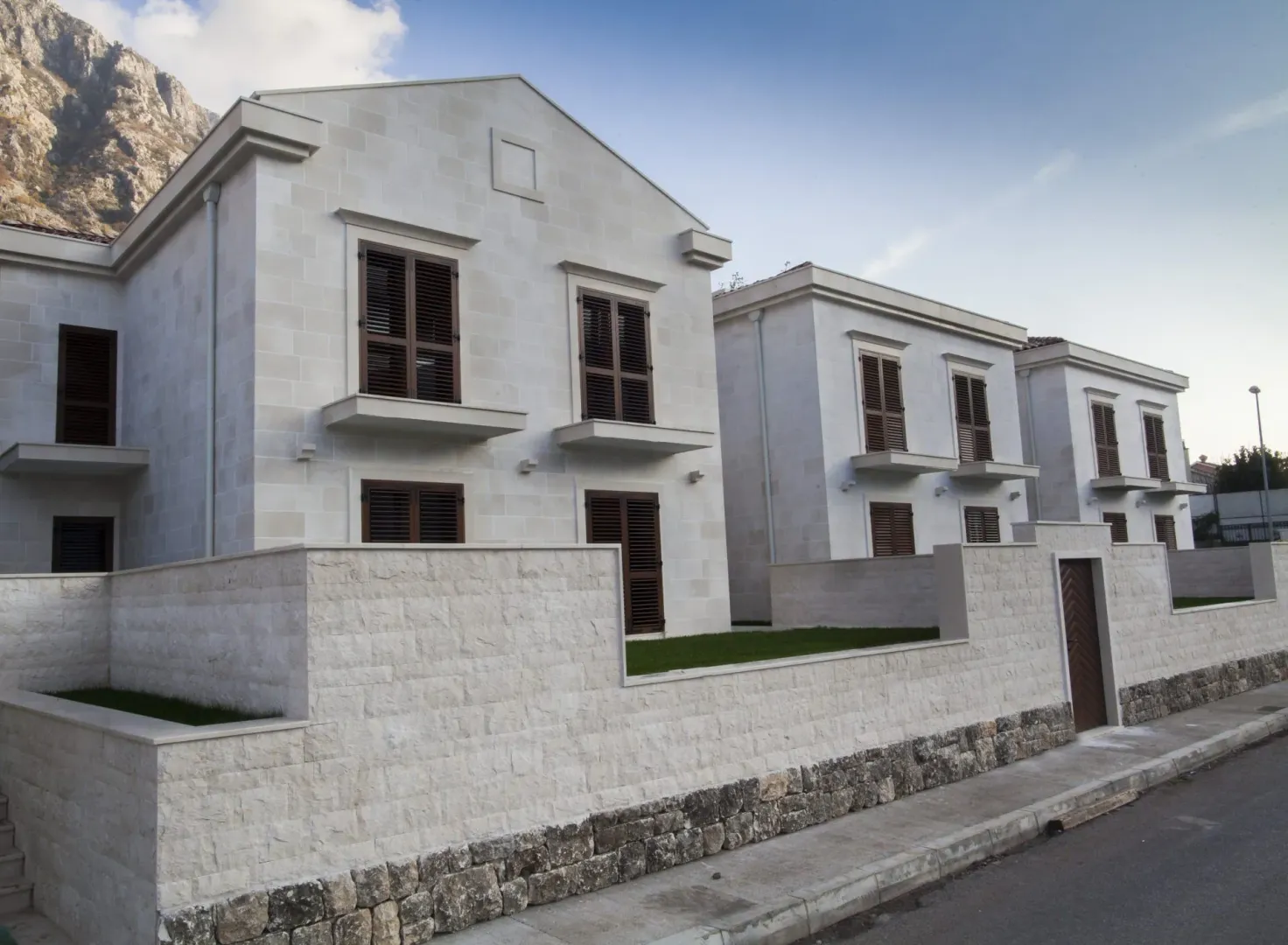 Prodaja, četvorosoban stan, 196m², Dobrota, Kotor