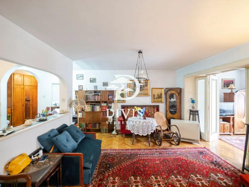 Prodaja, trosoban stan, 80m², Skadarlija, Beograd