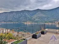 Sale, four bedroom apartment, 200m², Dobrota, Kotor - image 1