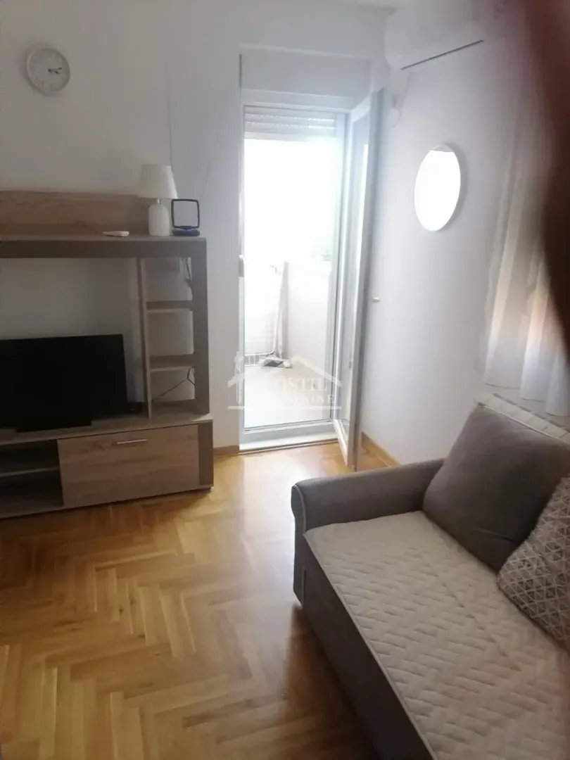 Izdavanje, jednosoban stan, 30m², Ledine, Beograd