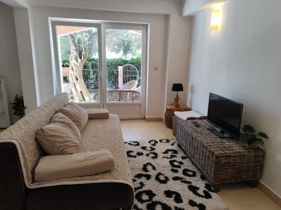 Izdavanje, jednosoban stan, 52m², Budva, Crna Gora