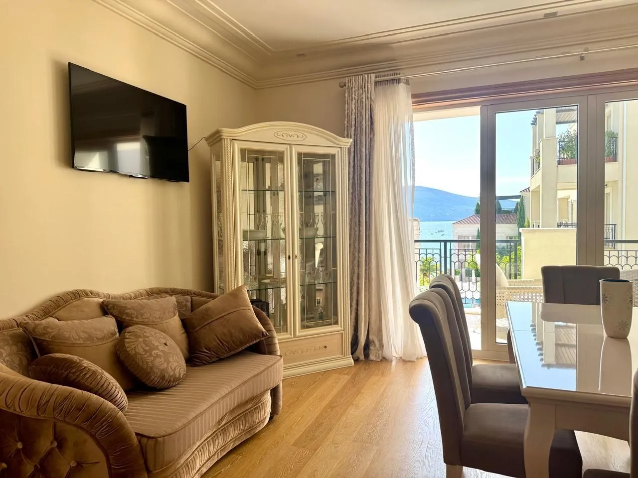 Prodaja, dvosoban stan, 115m², Centar, Tivat