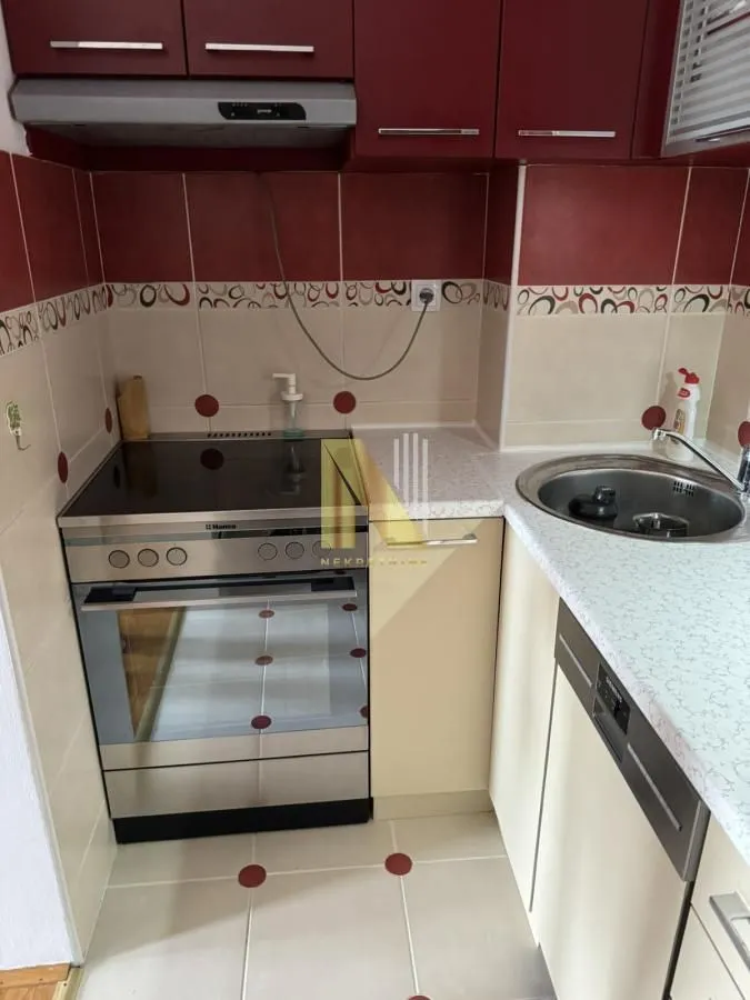 Izdavanje, jednosoban stan, 45m², Bulevar patrijarha Pavla, Novi Sad Sve Podlokacije