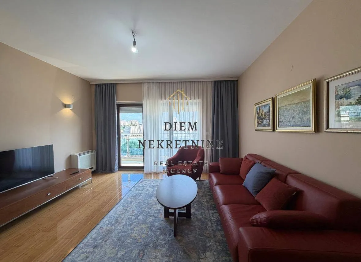 Prodaja, jednosoban stan, 65m², Centar, Bar