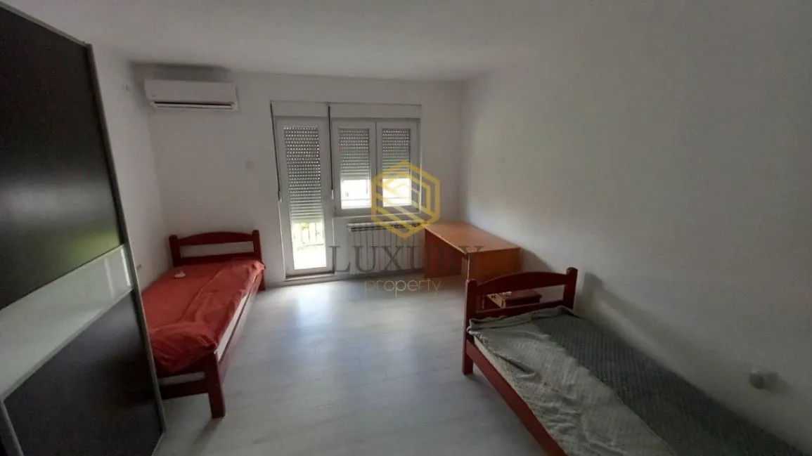 Rent, house, 200m², Tološi, Podgorica