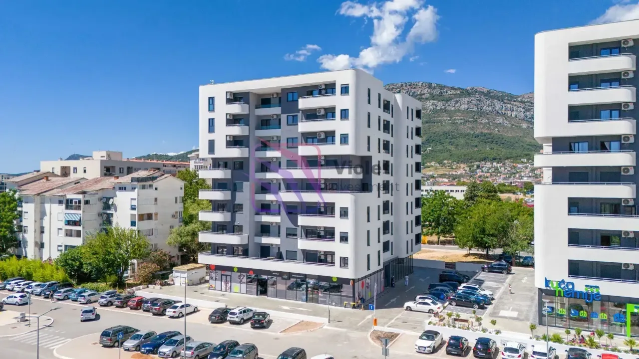 Sale, apartment, 67m², Centar, Bar