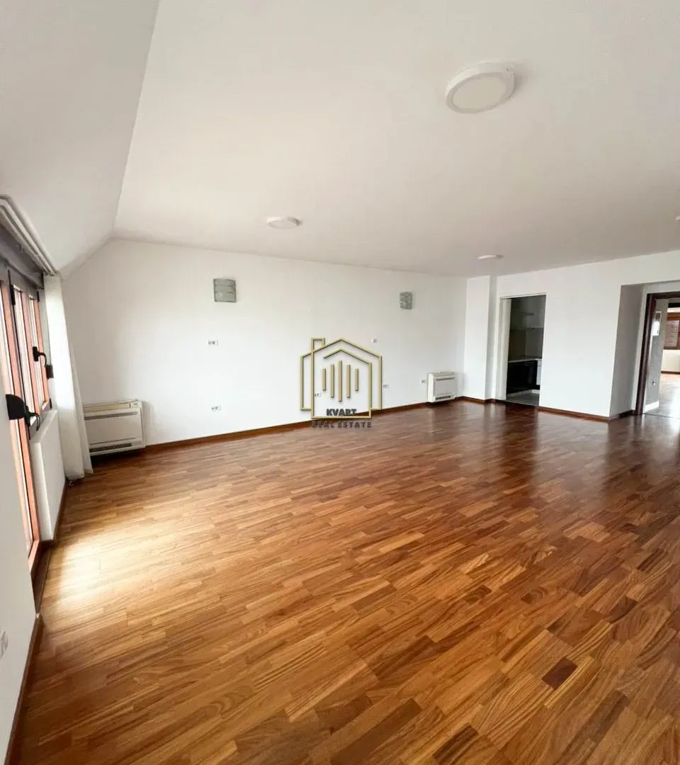 Prodaja, četvorosoban stan, 220m², Preko Morače, Podgorica