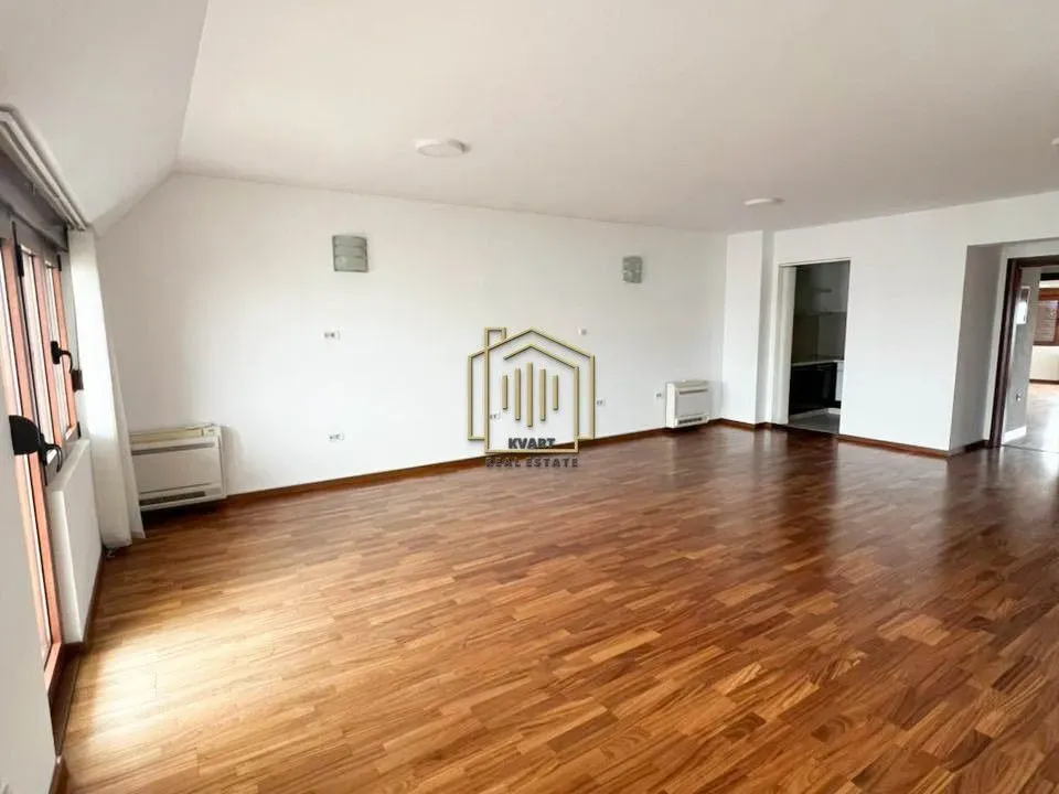 Prodaja, četvorosoban stan, 220m², Preko Morače, Podgorica