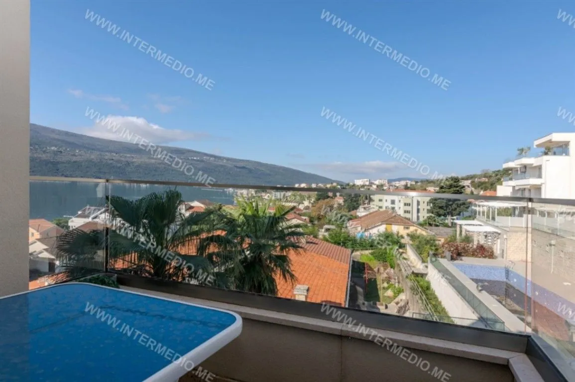 Prodaja, jednosoban stan, 44m², Baošići, Herceg Novi